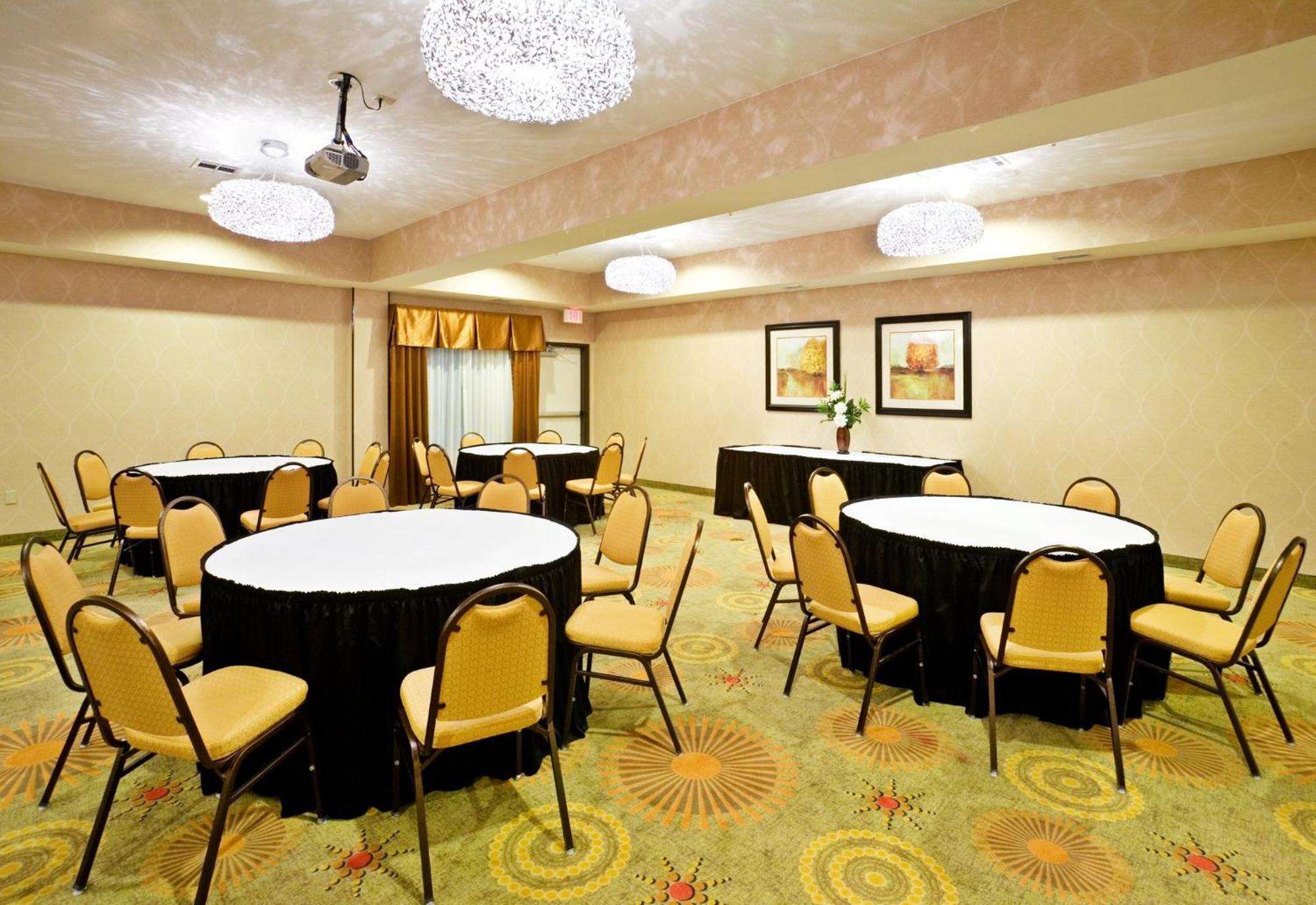 Hotel Express & East - Fair Park By Ihg 3*